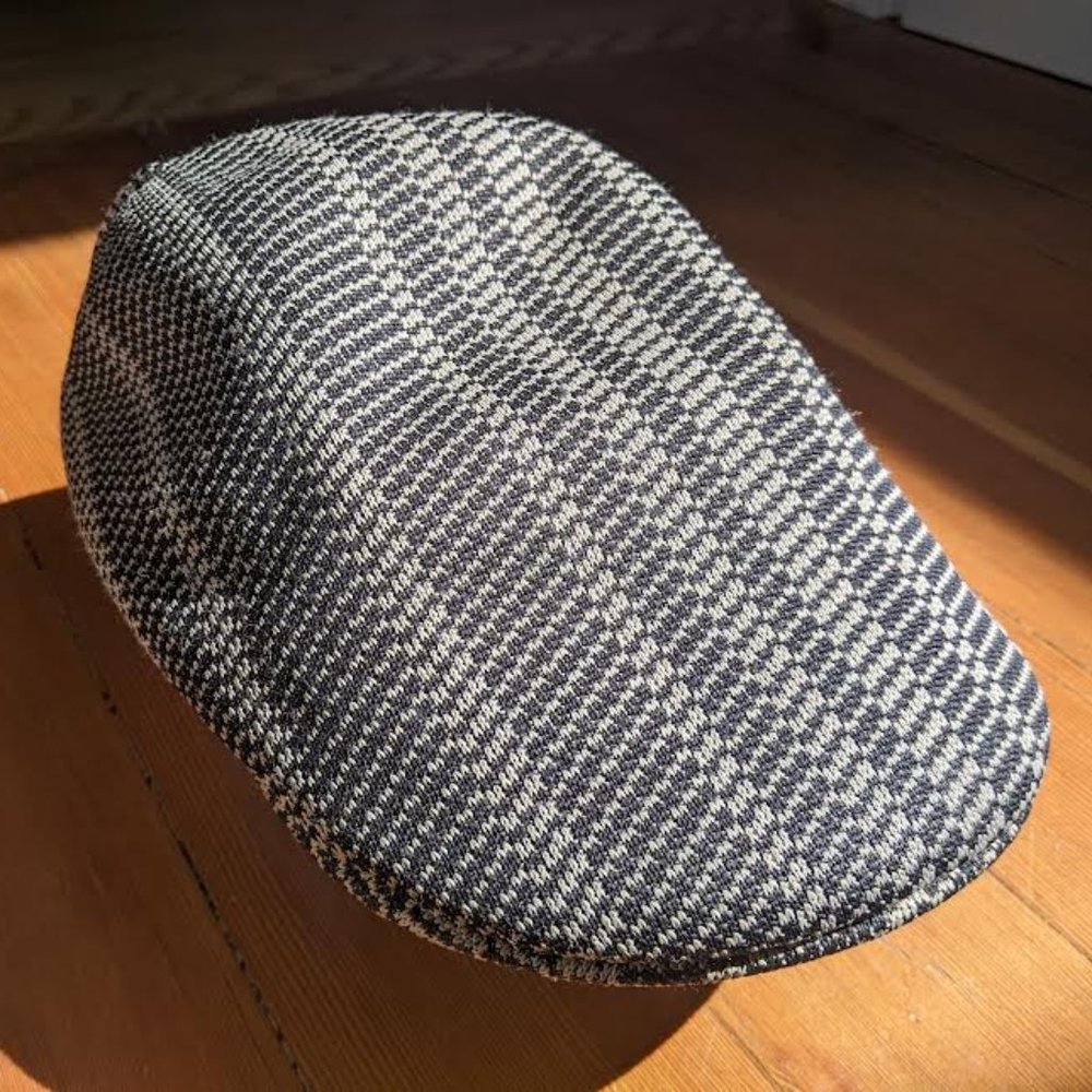 Kangol 507 (Large) in Gray and Black.
